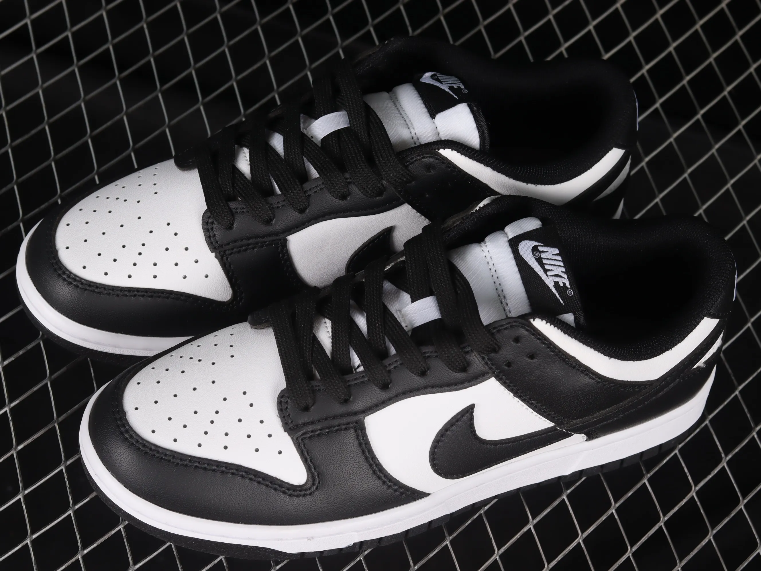 All Categories Nk SB Dunk Series Nk SB Dunk Low Low-top Sneakers B1 Special Price Nk SB Dunk Low Black and White Panda SB Smashed Backboard Fashion Casual Sneakers DD1391-100